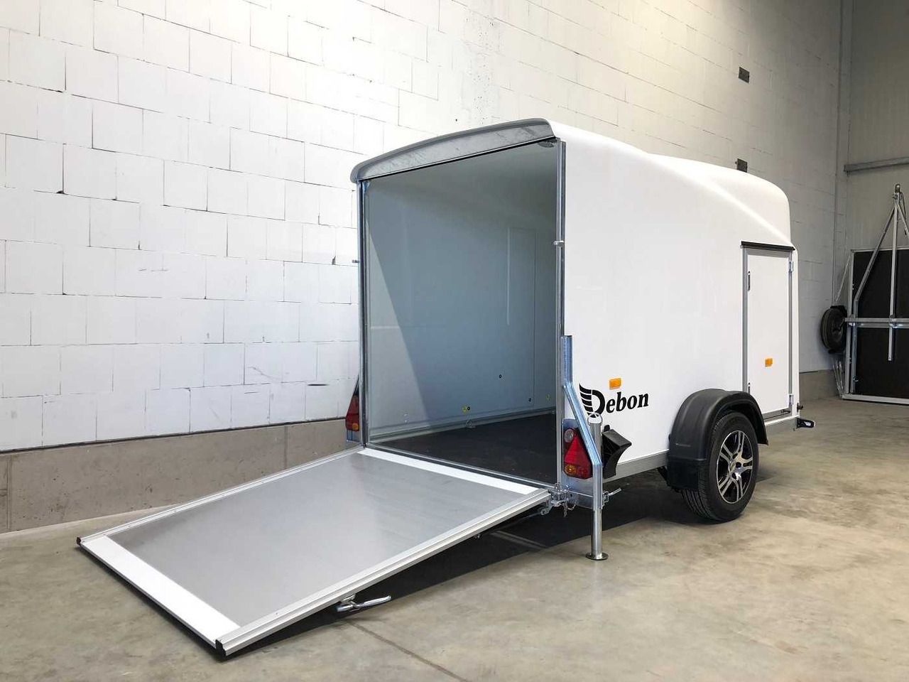 CHEVAL LIBERTE Cargo 1300.02+Tür Alu-Felgen Kofferanhänger - Umpikori perävaunu: kuva CHEVAL LIBERTE Cargo 1300.02+Tür Alu-Felgen Kofferanhänger - Umpikori perävaunu CHEVAL LIBERTE Cargo 1300.02+Tür Alu-Felgen Kofferanhänger - Umpikori perävaunu: kuva CHEVAL LIBERTE Cargo 1300.02+Tür Alu-Felgen Kofferanhänger - Umpikori perävaunu