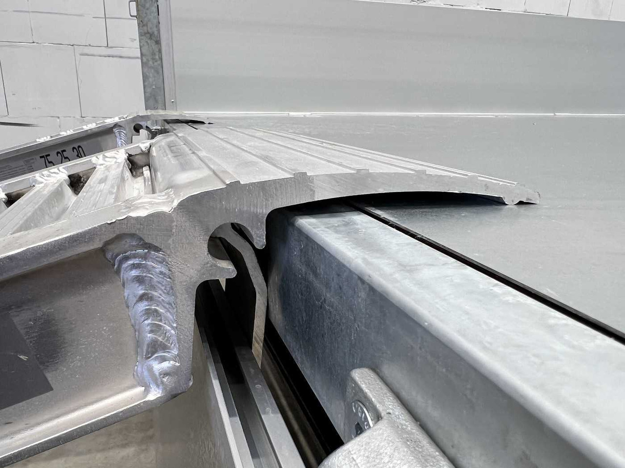 CHEVAL LIBERTE DEBON PW2.4E Rampen Stützen Dreiseitenkipper - Kippiauto perävaunu: kuva CHEVAL LIBERTE DEBON PW2.4E Rampen Stützen Dreiseitenkipper - Kippiauto perävaunu CHEVAL LIBERTE DEBON PW2.4E Rampen Stützen Dreiseitenkipper - Kippiauto perävaunu: kuva CHEVAL LIBERTE DEBON PW2.4E Rampen Stützen Dreiseitenkipper - Kippiauto perävaunu