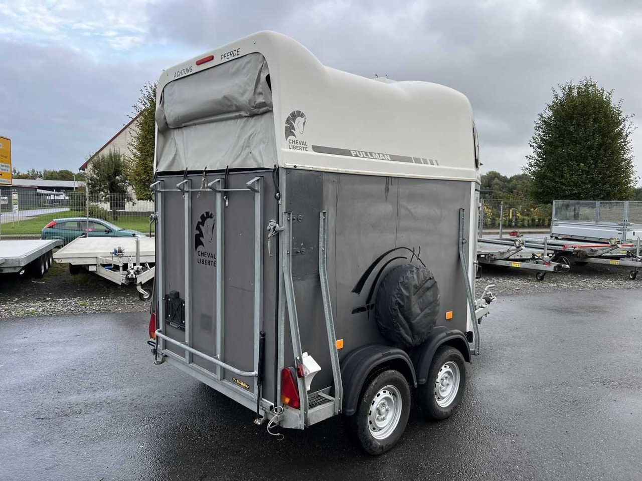 CHEVAL LIBERTE DEBON Pullmann Pferdeanhänger - Hevostraileri: kuva CHEVAL LIBERTE DEBON Pullmann Pferdeanhänger - Hevostraileri CHEVAL LIBERTE DEBON Pullmann Pferdeanhänger - Hevostraileri: kuva CHEVAL LIBERTE DEBON Pullmann Pferdeanhänger - Hevostraileri