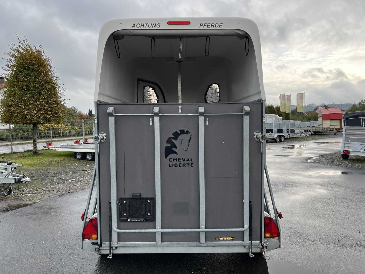 CHEVAL LIBERTE DEBON Pullmann Pferdeanhänger - Hevostraileri: kuva CHEVAL LIBERTE DEBON Pullmann Pferdeanhänger - Hevostraileri CHEVAL LIBERTE DEBON Pullmann Pferdeanhänger - Hevostraileri: kuva CHEVAL LIBERTE DEBON Pullmann Pferdeanhänger - Hevostraileri