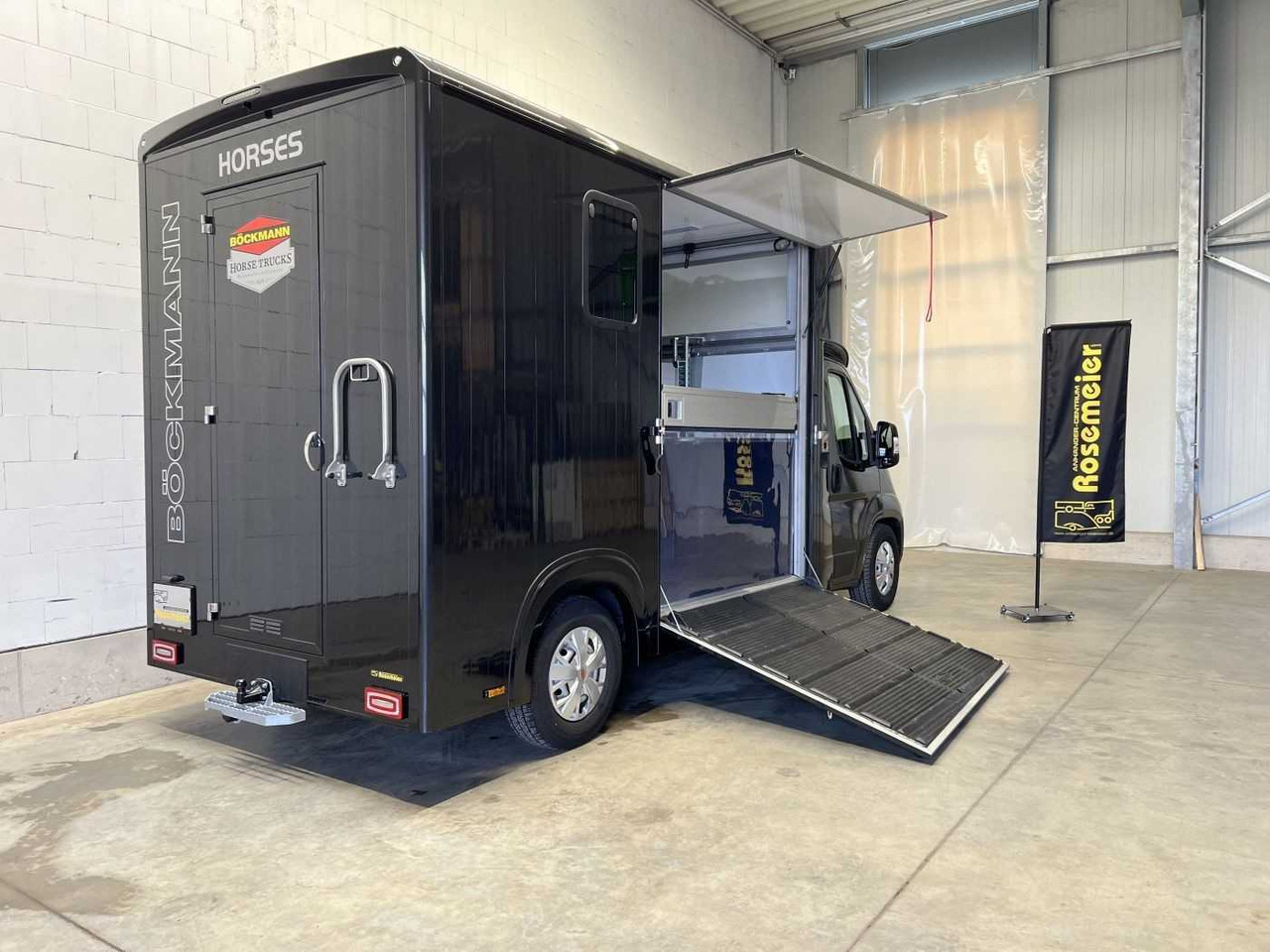 Fiat Böckmann Compact Stall LKW - Hevosauto: kuva Fiat Böckmann Compact Stall LKW - Hevosauto Fiat Böckmann Compact Stall LKW - Hevosauto: kuva Fiat Böckmann Compact Stall LKW - Hevosauto