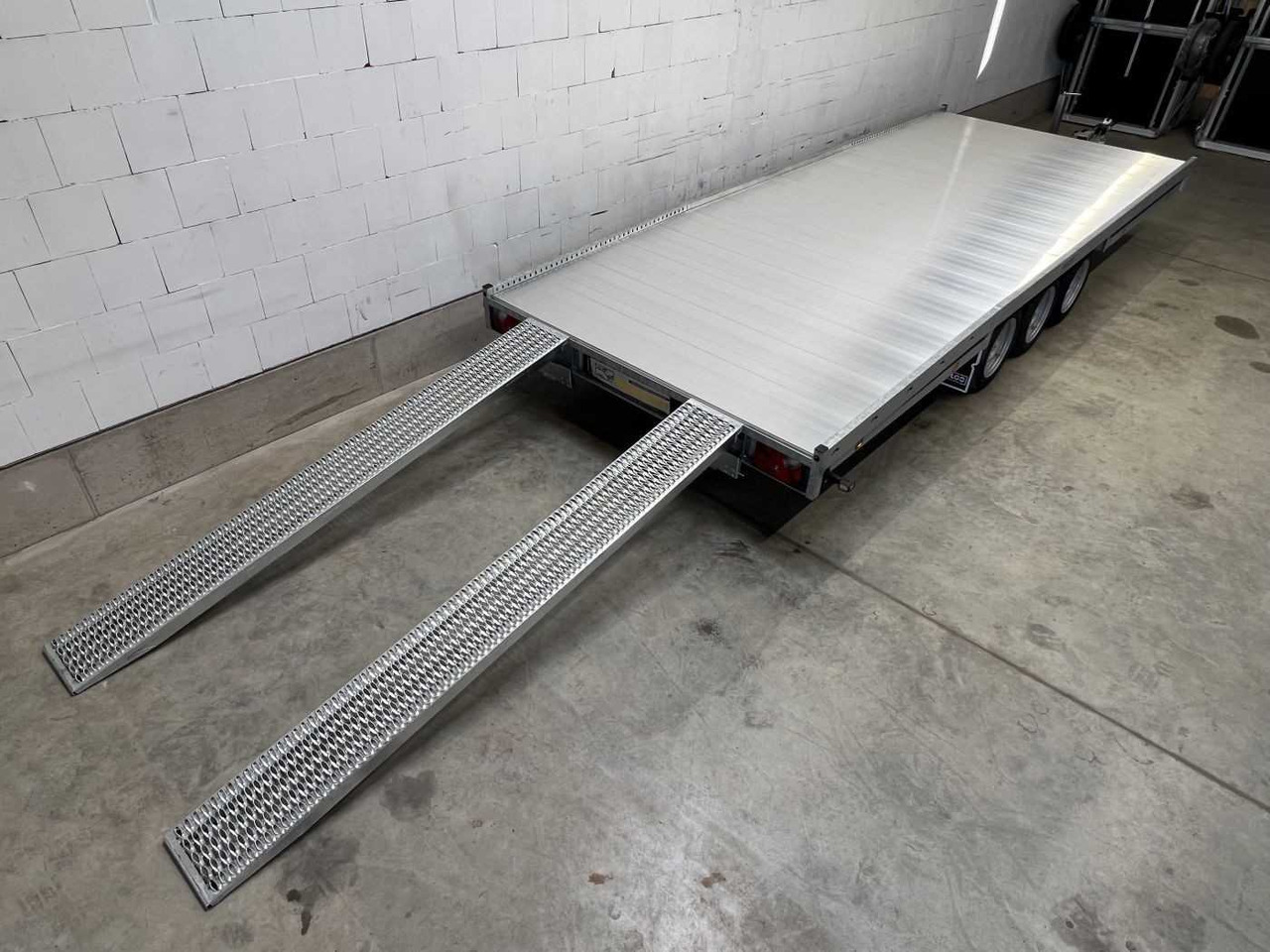 Uusi Kuljetin perävaunu HULCO Carax-3 3500 Autotransporter: kuva Uusi Kuljetin perävaunu HULCO Carax-3 3500 Autotransporter Uusi Kuljetin perävaunu HULCO Carax-3 3500 Autotransporter: kuva Uusi Kuljetin perävaunu HULCO Carax-3 3500 Autotransporter