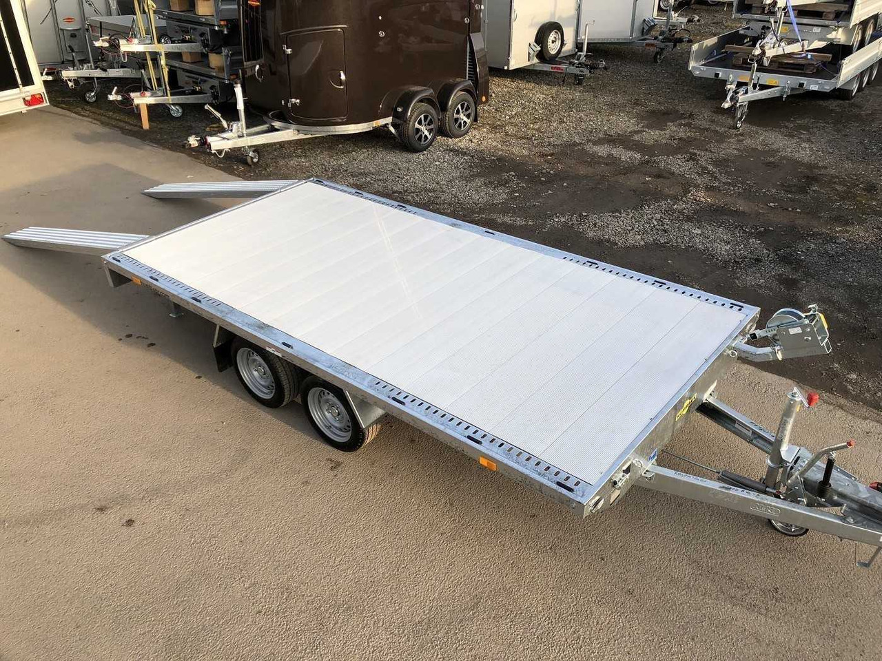 HUMBAUR Universal 3500 Aluboden Universaltransporter - Kuljetin perävaunu: kuva HUMBAUR Universal 3500 Aluboden Universaltransporter - Kuljetin perävaunu HUMBAUR Universal 3500 Aluboden Universaltransporter - Kuljetin perävaunu: kuva HUMBAUR Universal 3500 Aluboden Universaltransporter - Kuljetin perävaunu