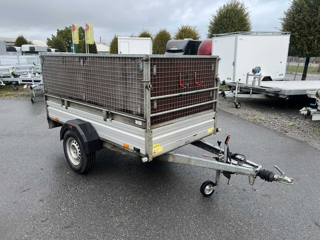 SARIS BMG135V McAlu Compact Gitter Kastenanhänger gebr - Peräkärry: kuva SARIS BMG135V McAlu Compact Gitter Kastenanhänger gebr - Peräkärry SARIS BMG135V McAlu Compact Gitter Kastenanhänger gebr - Peräkärry: kuva SARIS BMG135V McAlu Compact Gitter Kastenanhänger gebr - Peräkärry