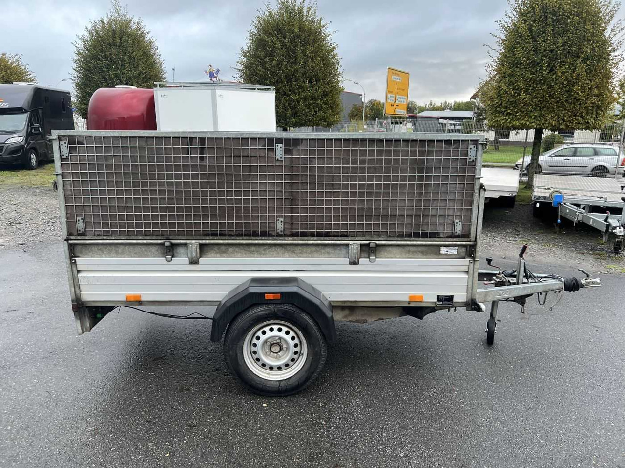 SARIS BMG135V McAlu Compact Gitter Kastenanhänger gebr - Peräkärry: kuva SARIS BMG135V McAlu Compact Gitter Kastenanhänger gebr - Peräkärry SARIS BMG135V McAlu Compact Gitter Kastenanhänger gebr - Peräkärry: kuva SARIS BMG135V McAlu Compact Gitter Kastenanhänger gebr - Peräkärry