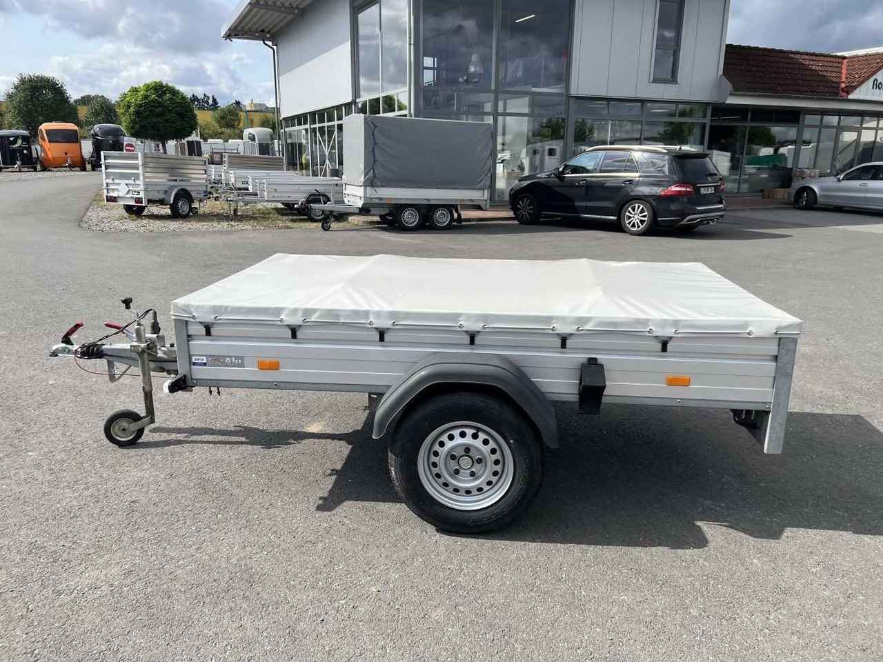 SARIS McAlu Flachplane Kastenanhänger gebremst - Peräkärry: kuva SARIS McAlu Flachplane Kastenanhänger gebremst - Peräkärry SARIS McAlu Flachplane Kastenanhänger gebremst - Peräkärry: kuva SARIS McAlu Flachplane Kastenanhänger gebremst - Peräkärry