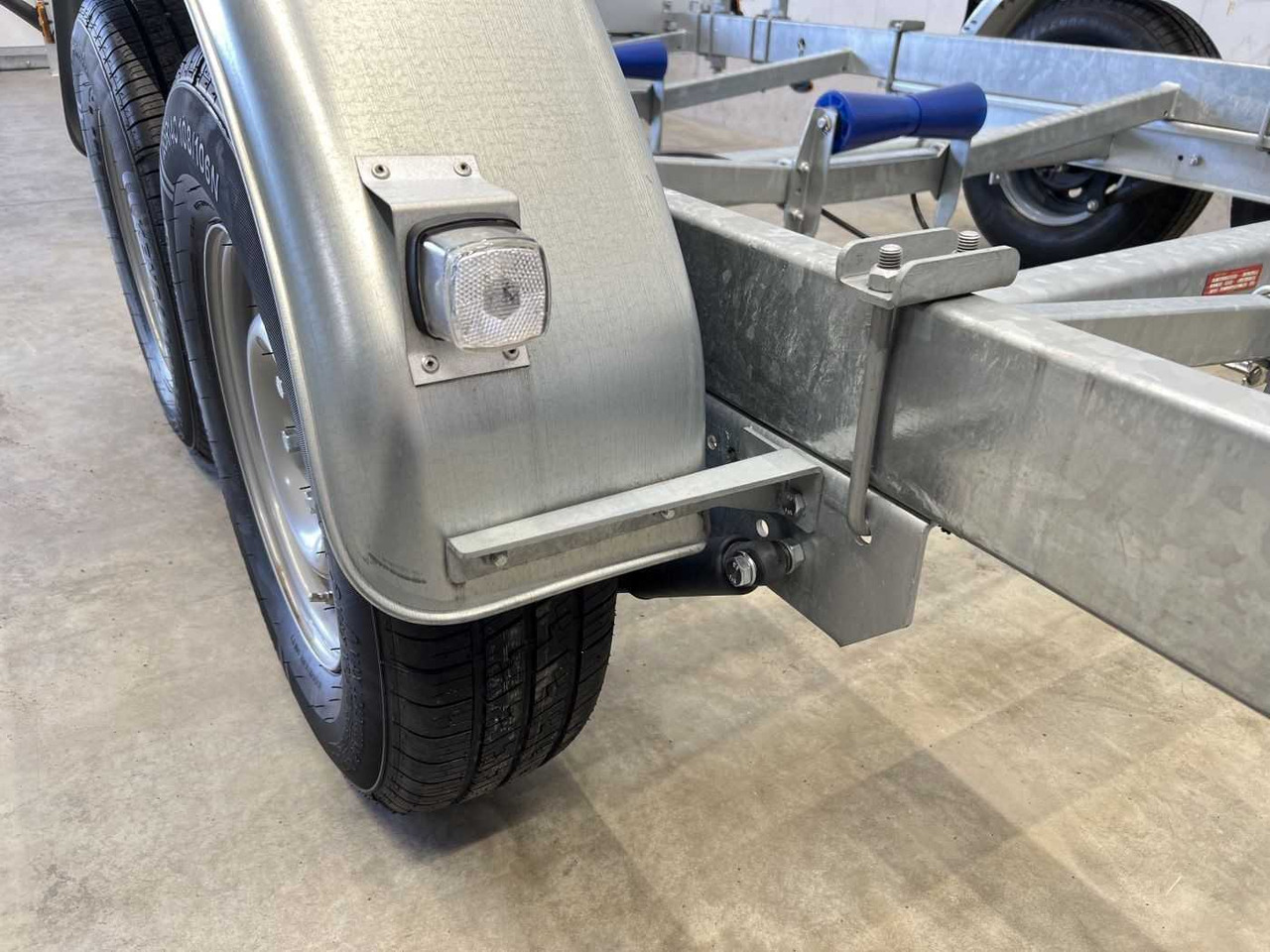 Uusi Venetraileri TPV BA2700-L 100 Bootsanhänger: kuva Uusi Venetraileri TPV BA2700-L 100 Bootsanhänger