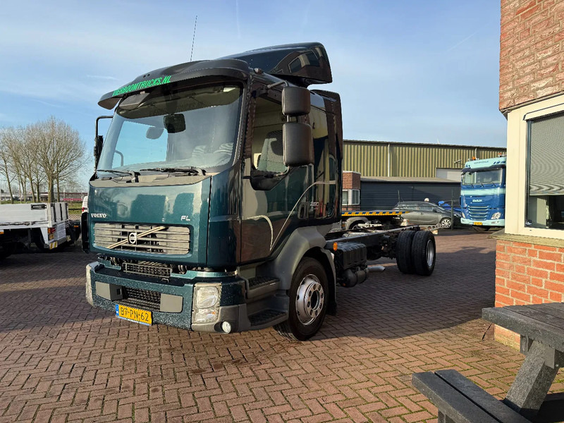 Volvo FL 12 FL 280 11.990KG MANUAL GEARBOX - Kuorma-auto alusta: kuva Volvo FL 12 FL 280 11.990KG MANUAL GEARBOX - Kuorma-auto alusta Volvo FL 12 FL 280 11.990KG MANUAL GEARBOX - Kuorma-auto alusta: kuva Volvo FL 12 FL 280 11.990KG MANUAL GEARBOX - Kuorma-auto alusta