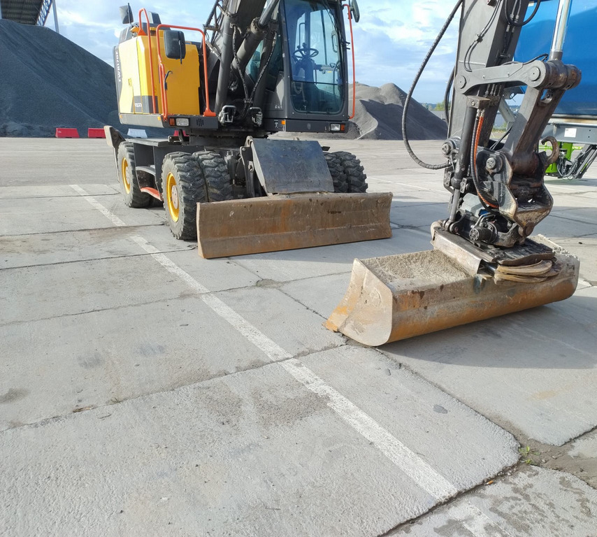 VOLVO EWR170E - Pyöräalustainen kaivinkone: kuva VOLVO EWR170E - Pyöräalustainen kaivinkone VOLVO EWR170E - Pyöräalustainen kaivinkone: kuva VOLVO EWR170E - Pyöräalustainen kaivinkone