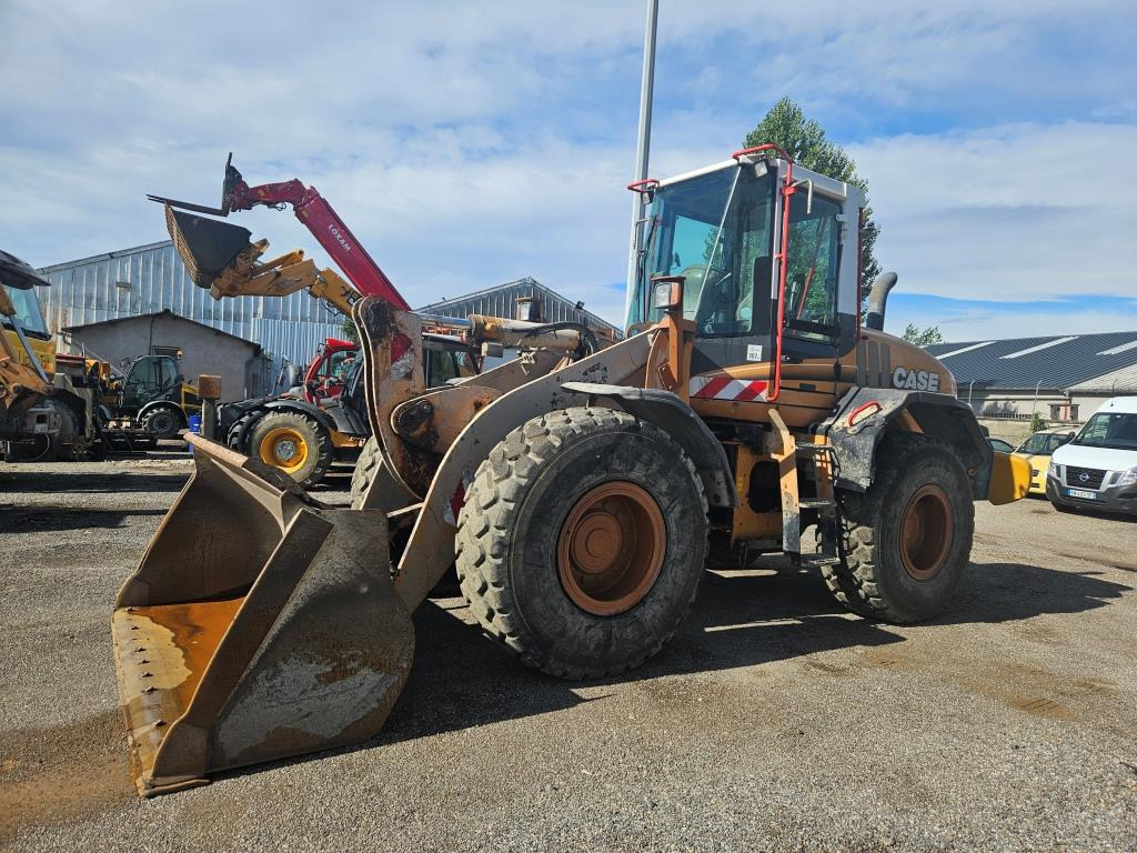 CASE 621 D - Pyöräkuormaaja: kuva CASE 621 D - Pyöräkuormaaja CASE 621 D - Pyöräkuormaaja: kuva CASE 621 D - Pyöräkuormaaja