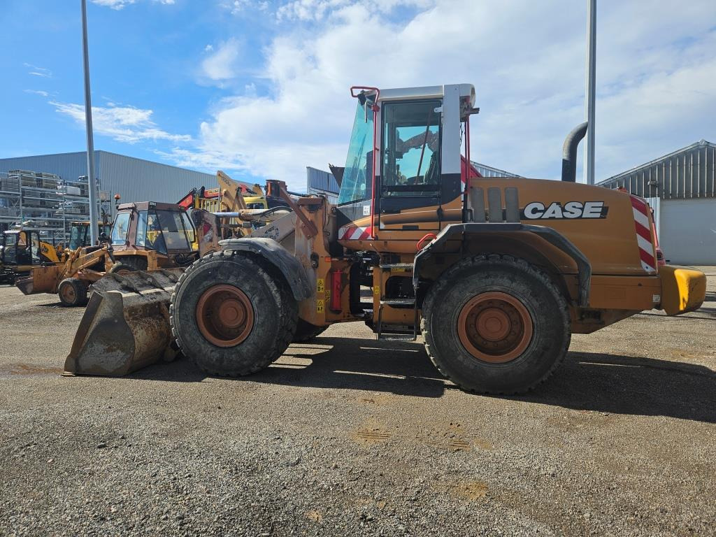 CASE 621 D - Pyöräkuormaaja: kuva CASE 621 D - Pyöräkuormaaja CASE 621 D - Pyöräkuormaaja: kuva CASE 621 D - Pyöräkuormaaja