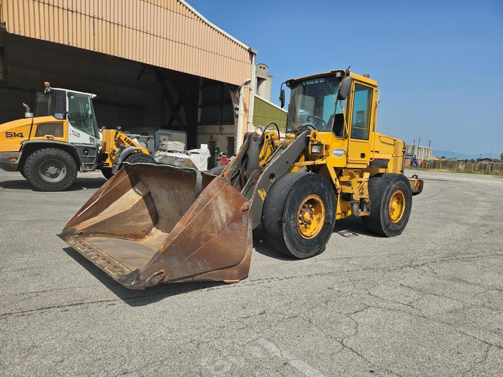 VOLVO L 70 D - Pyöräkuormaaja: kuva VOLVO L 70 D - Pyöräkuormaaja VOLVO L 70 D - Pyöräkuormaaja: kuva VOLVO L 70 D - Pyöräkuormaaja