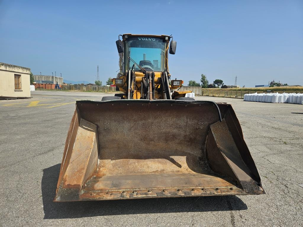 VOLVO L 70 D - Pyöräkuormaaja: kuva VOLVO L 70 D - Pyöräkuormaaja VOLVO L 70 D - Pyöräkuormaaja: kuva VOLVO L 70 D - Pyöräkuormaaja