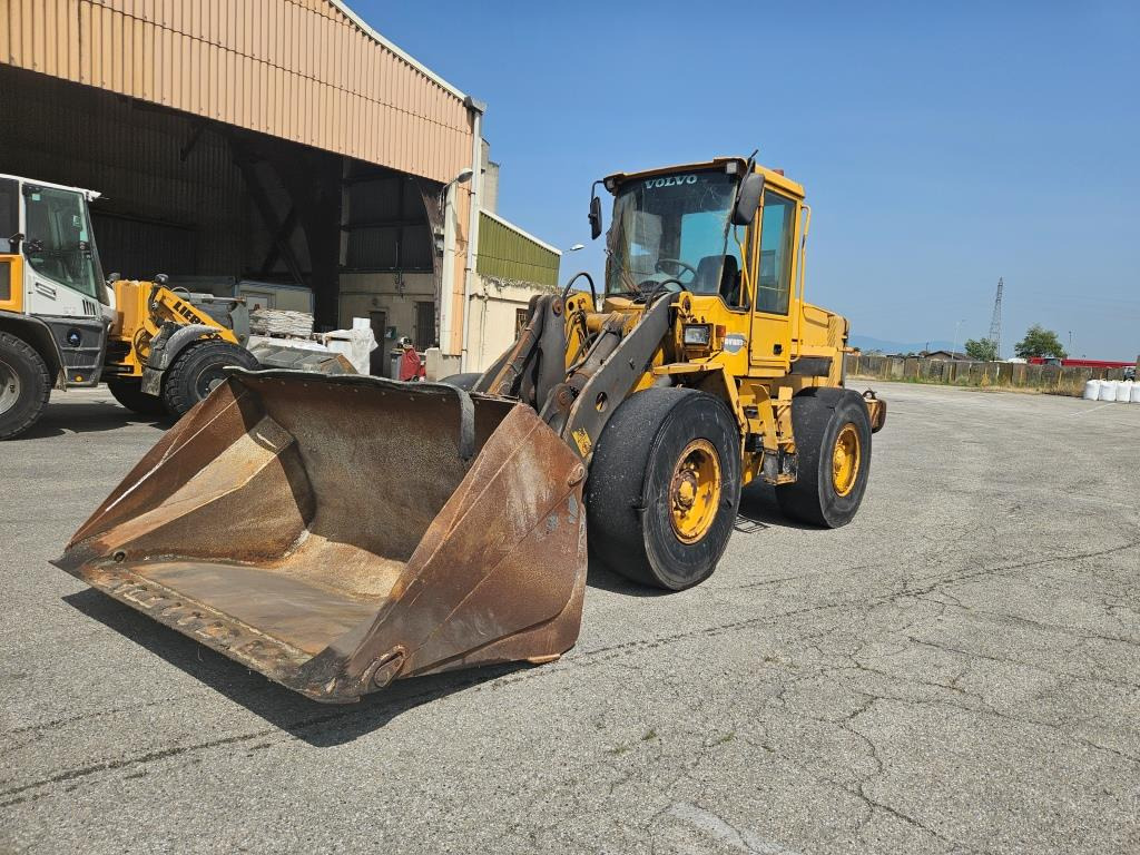 VOLVO L 70 D - Pyöräkuormaaja: kuva VOLVO L 70 D - Pyöräkuormaaja VOLVO L 70 D - Pyöräkuormaaja: kuva VOLVO L 70 D - Pyöräkuormaaja