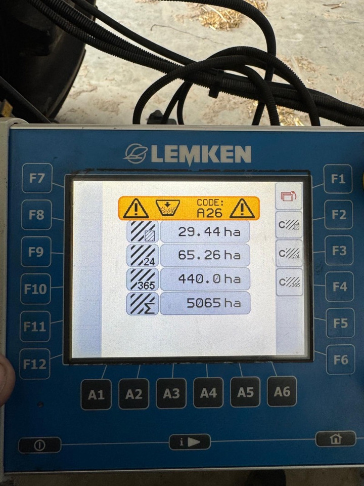 Lemken Compact Solitair 9/400 Zirkon 10 starr - Kylvölannoitin: kuva Lemken Compact Solitair 9/400 Zirkon 10 starr - Kylvölannoitin Lemken Compact Solitair 9/400 Zirkon 10 starr - Kylvölannoitin: kuva Lemken Compact Solitair 9/400 Zirkon 10 starr - Kylvölannoitin