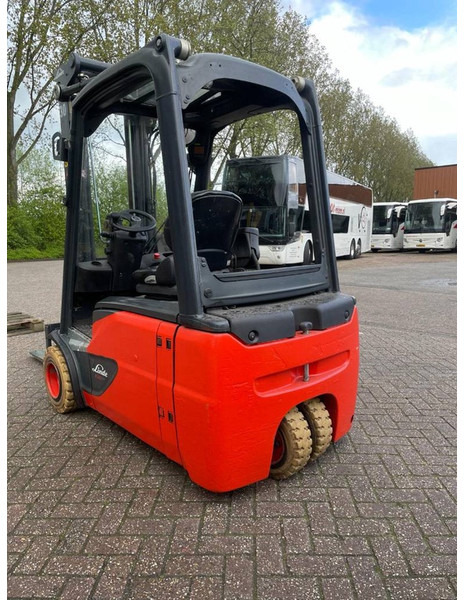 Linde E 20 - Sähkötrukki: kuva Linde E 20 - Sähkötrukki Linde E 20 - Sähkötrukki: kuva Linde E 20 - Sähkötrukki