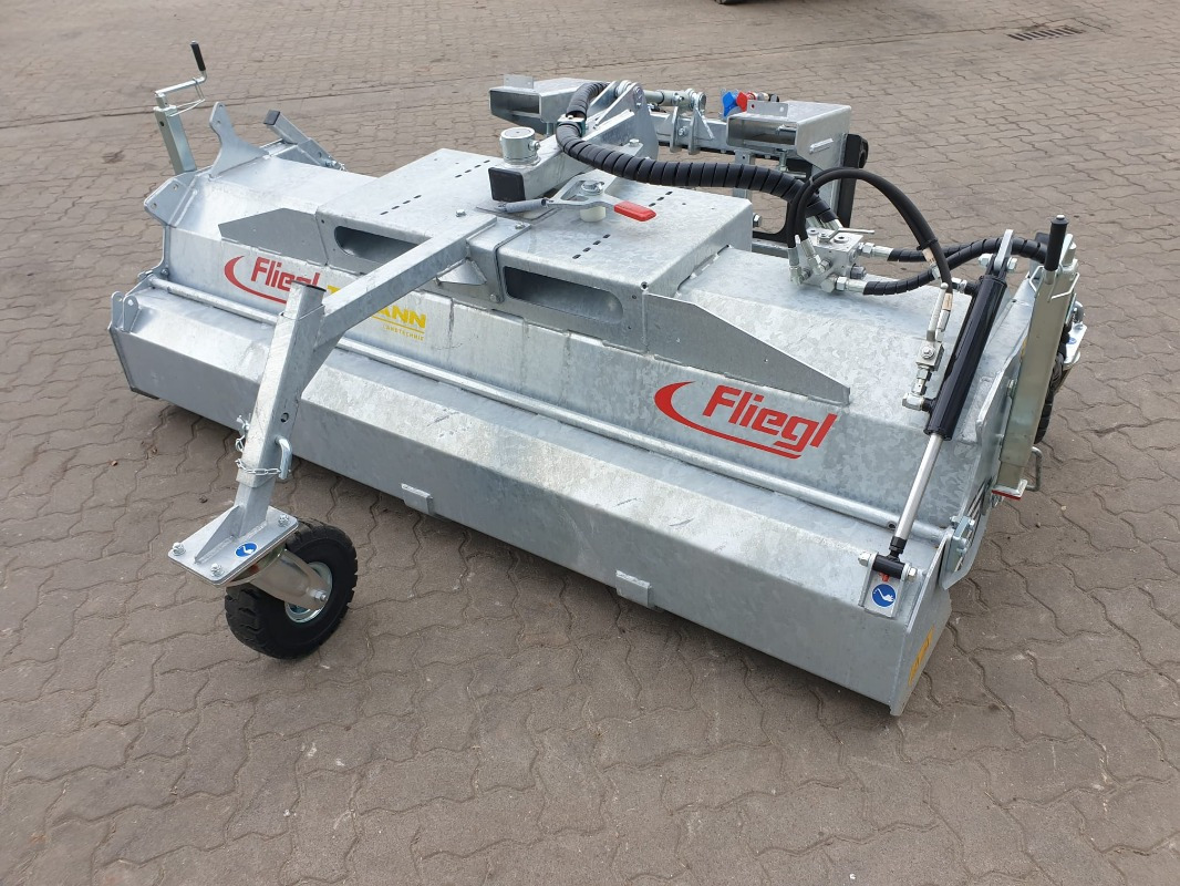 Fliegl KEHRMASCHINE TYP 600 - Niittokone: kuva Fliegl KEHRMASCHINE TYP 600 - Niittokone Fliegl KEHRMASCHINE TYP 600 - Niittokone: kuva Fliegl KEHRMASCHINE TYP 600 - Niittokone