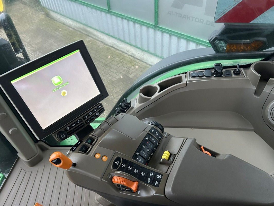 John Deere 7R 330 e23 - Traktori: kuva John Deere 7R 330 e23 - Traktori John Deere 7R 330 e23 - Traktori: kuva John Deere 7R 330 e23 - Traktori