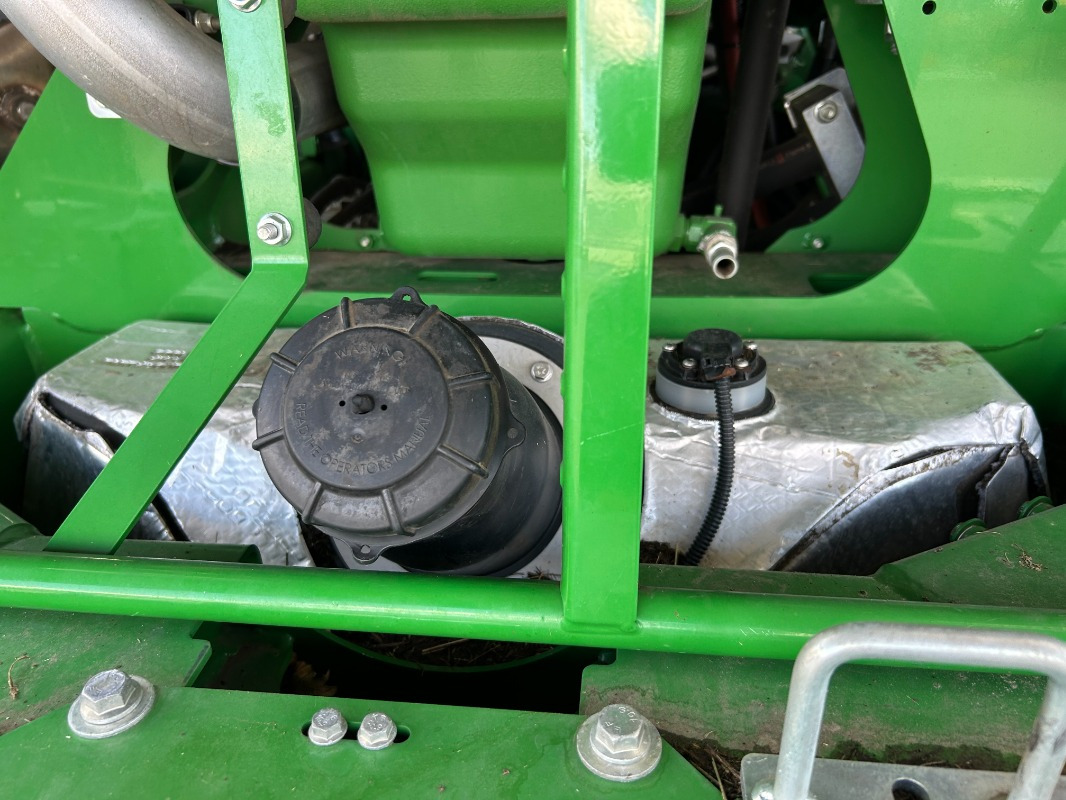John Deere 8400 mit Kemper 475 Plus - Sadonkorjuukone: kuva John Deere 8400 mit Kemper 475 Plus - Sadonkorjuukone John Deere 8400 mit Kemper 475 Plus - Sadonkorjuukone: kuva John Deere 8400 mit Kemper 475 Plus - Sadonkorjuukone