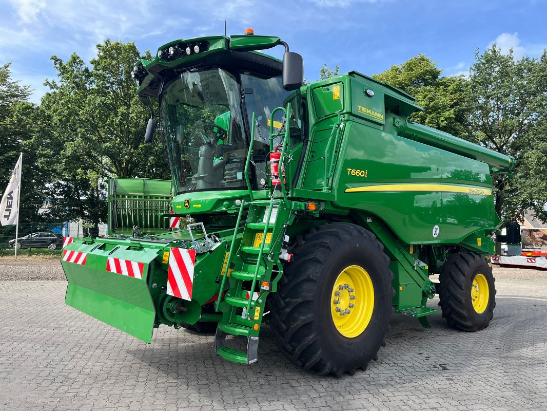 John Deere T660 - Leikkuupuimuri: kuva John Deere T660 - Leikkuupuimuri John Deere T660 - Leikkuupuimuri: kuva John Deere T660 - Leikkuupuimuri