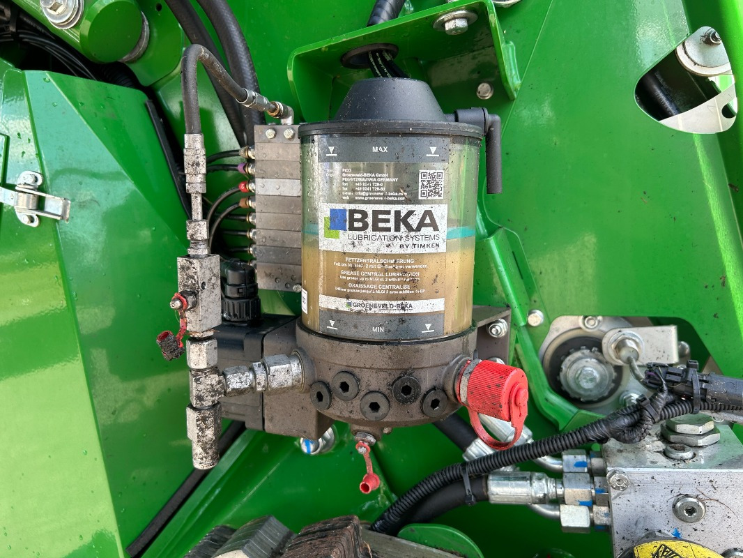 John Deere V461R - Käärijä: kuva John Deere V461R - Käärijä John Deere V461R - Käärijä: kuva John Deere V461R - Käärijä