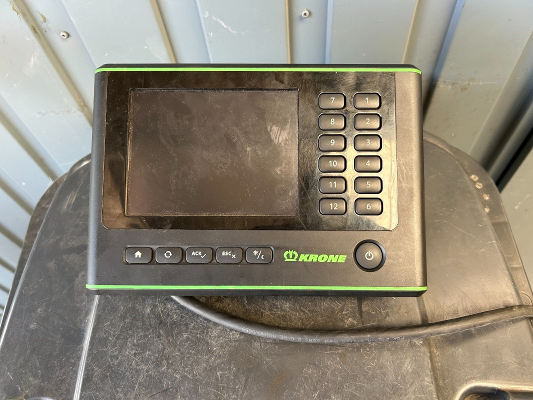 Krone GX 440 - Maatalous perävaunu: kuva Krone GX 440 - Maatalous perävaunu Krone GX 440 - Maatalous perävaunu: kuva Krone GX 440 - Maatalous perävaunu