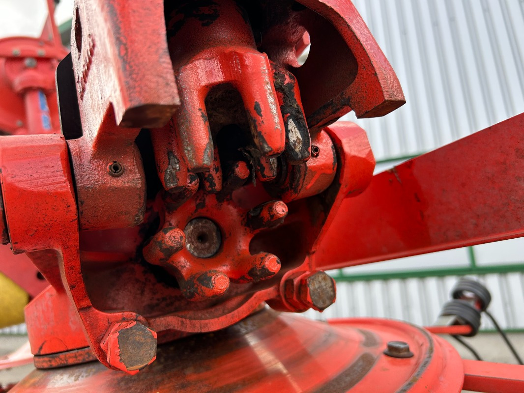 Kuhn GF 5001 MH - Pöyhin: kuva Kuhn GF 5001 MH - Pöyhin Kuhn GF 5001 MH - Pöyhin: kuva Kuhn GF 5001 MH - Pöyhin