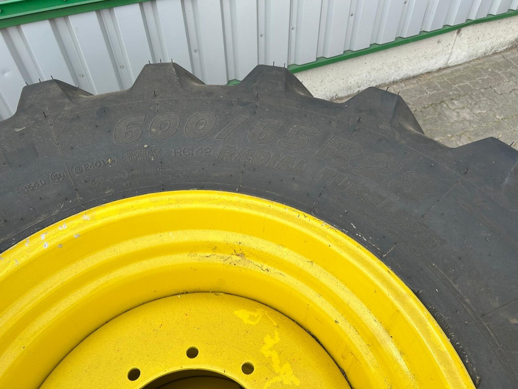 Michelin 600/65R28 - 2 Stück - Renkaat ja vanteet - Maatalouskoneet: kuva Michelin 600/65R28 - 2 Stück - Renkaat ja vanteet - Maatalouskoneet Michelin 600/65R28 - 2 Stück - Renkaat ja vanteet - Maatalouskoneet: kuva Michelin 600/65R28 - 2 Stück - Renkaat ja vanteet - Maatalouskoneet