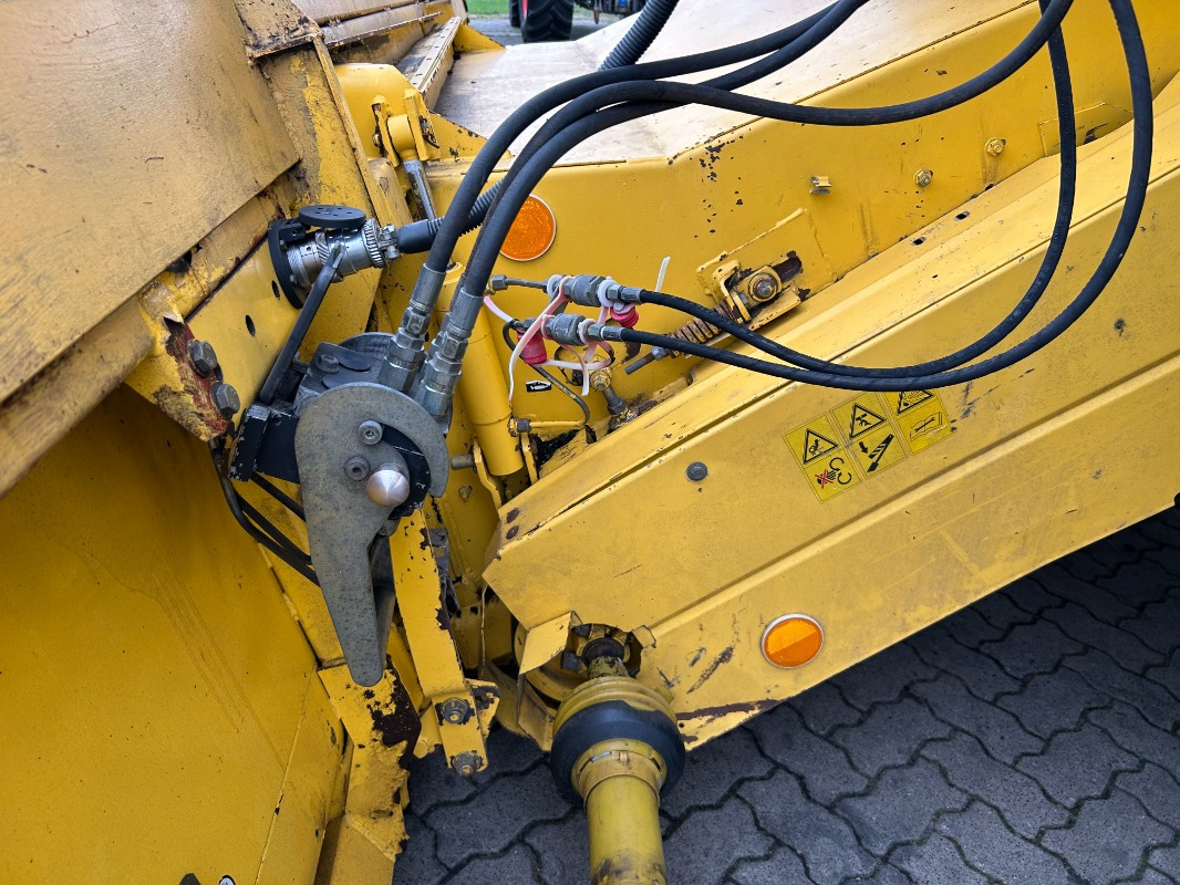 New Holland TX 68 Plus - Leikkuupuimuri: kuva New Holland TX 68 Plus - Leikkuupuimuri New Holland TX 68 Plus - Leikkuupuimuri: kuva New Holland TX 68 Plus - Leikkuupuimuri