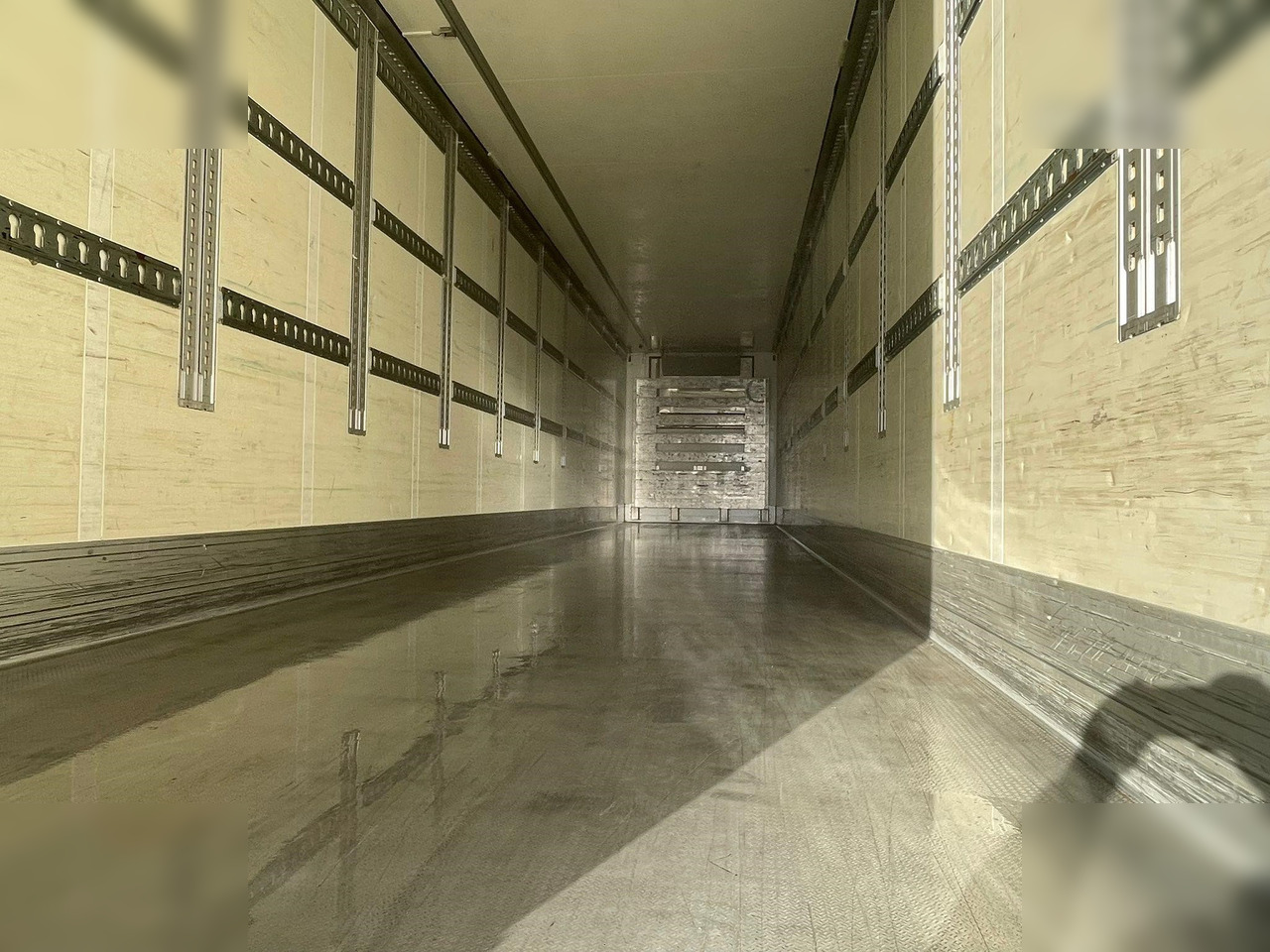 SCHMITZ CARGOBULL - Refrigeraattori puoliperävaunu: kuva SCHMITZ CARGOBULL - Refrigeraattori puoliperävaunu SCHMITZ CARGOBULL - Refrigeraattori puoliperävaunu: kuva SCHMITZ CARGOBULL - Refrigeraattori puoliperävaunu