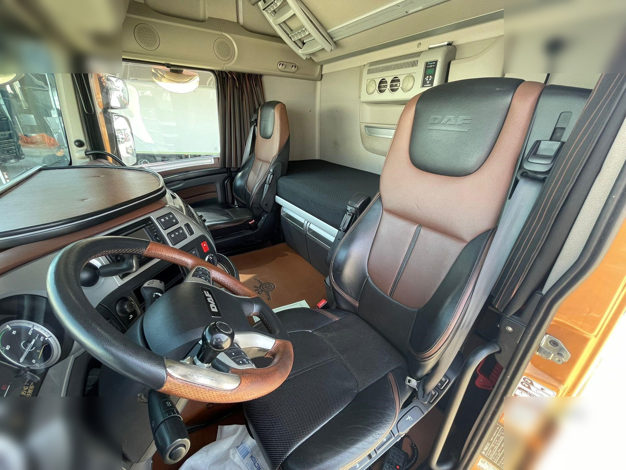 DAF XF530 - Vetopöytäauto: kuva DAF XF530 - Vetopöytäauto DAF XF530 - Vetopöytäauto: kuva DAF XF530 - Vetopöytäauto