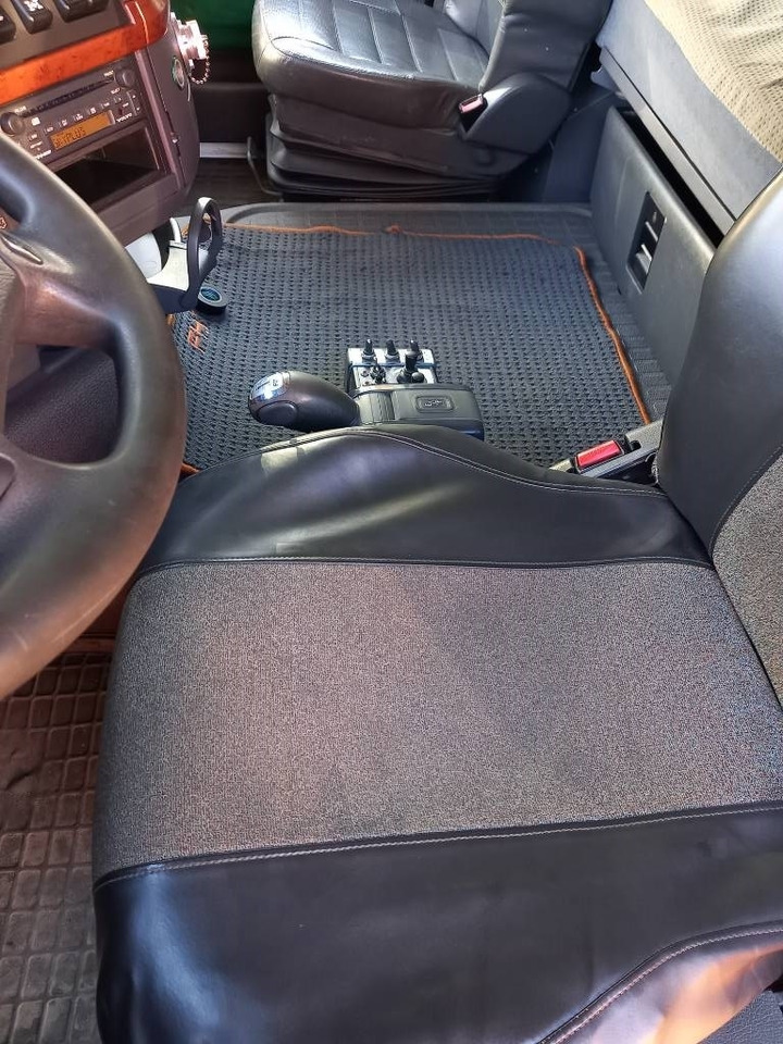 Koukkulava kuorma-auto Volvo FH 520, 8x4, MULTILIFT: kuva Koukkulava kuorma-auto Volvo FH 520, 8x4, MULTILIFT