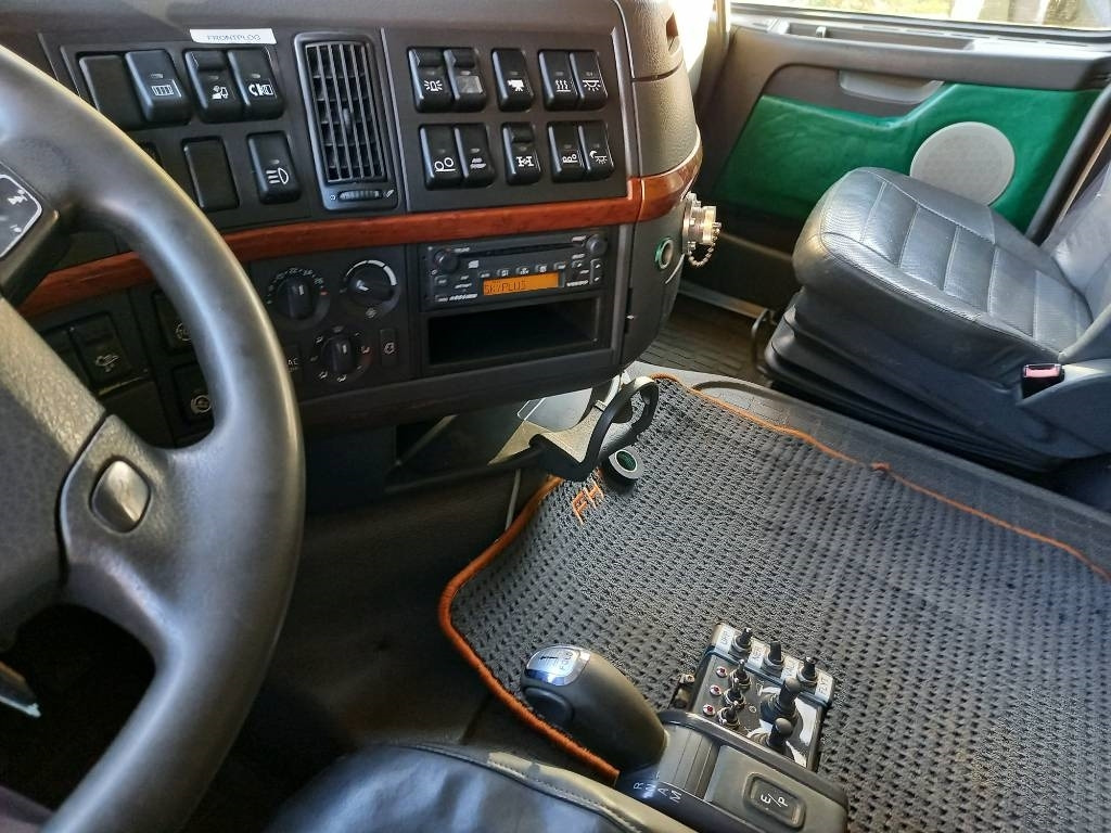 Koukkulava kuorma-auto Volvo FH 520, 8x4, MULTILIFT: kuva Koukkulava kuorma-auto Volvo FH 520, 8x4, MULTILIFT