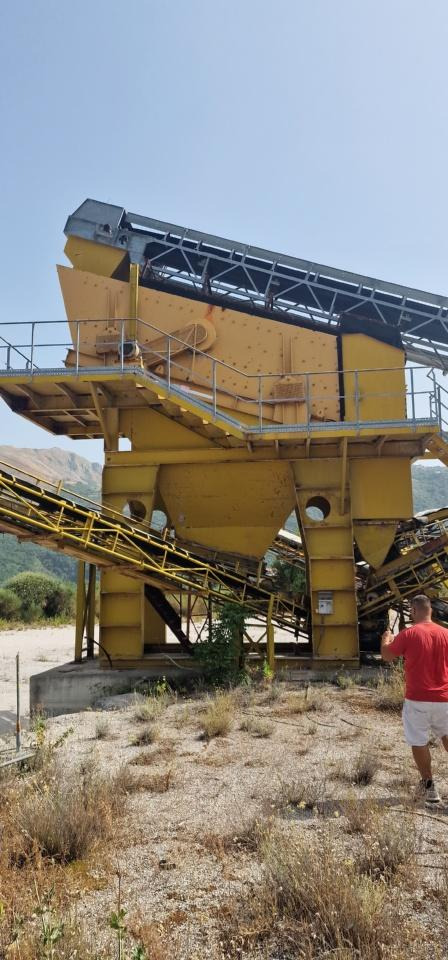 200 t 4 Decksiebmaschine mit prallbrecher - Seula: kuva 200 t 4 Decksiebmaschine mit prallbrecher - Seula 200 t 4 Decksiebmaschine mit prallbrecher - Seula: kuva 200 t 4 Decksiebmaschine mit prallbrecher - Seula