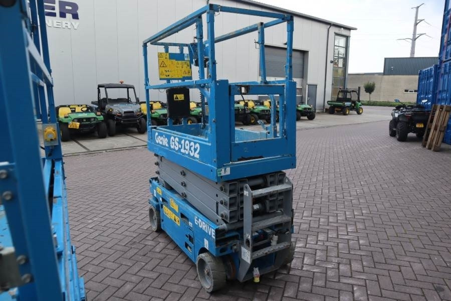 Genie GS1932 E-Drive Several In Stock, 8m Working Height - Saksilava: kuva Genie GS1932 E-Drive Several In Stock, 8m Working Height - Saksilava Genie GS1932 E-Drive Several In Stock, 8m Working Height - Saksilava: kuva Genie GS1932 E-Drive Several In Stock, 8m Working Height - Saksilava