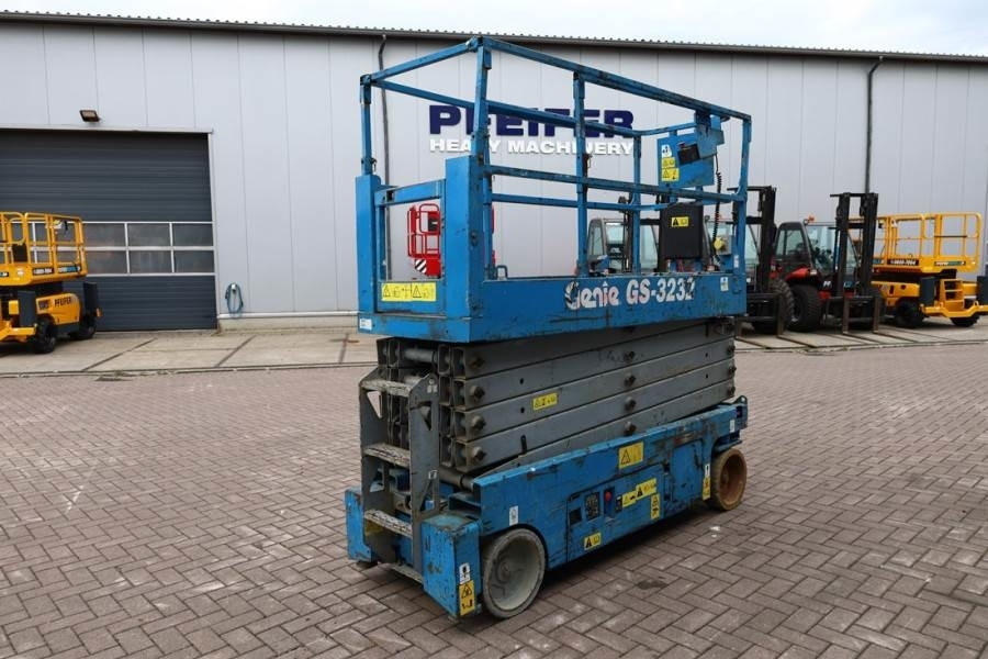 Genie GS3232 Hydraulic Outriggers, Electric, 11.75m Work - Saksilava: kuva Genie GS3232 Hydraulic Outriggers, Electric, 11.75m Work - Saksilava Genie GS3232 Hydraulic Outriggers, Electric, 11.75m Work - Saksilava: kuva Genie GS3232 Hydraulic Outriggers, Electric, 11.75m Work - Saksilava