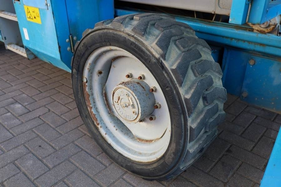 Saksilava Genie GS4390 Diesel, 4x4 Drive, 15m Working Height, 680k: kuva Saksilava Genie GS4390 Diesel, 4x4 Drive, 15m Working Height, 680k