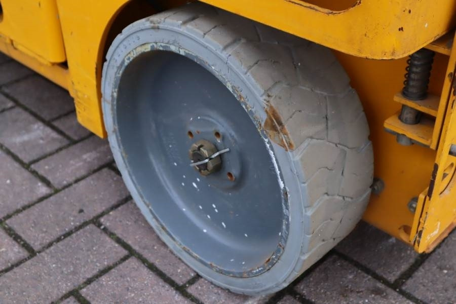 Saksilava Haulotte Compact 10 Electric, 10m Working Height, 450kg Cap: kuva Saksilava Haulotte Compact 10 Electric, 10m Working Height, 450kg Cap