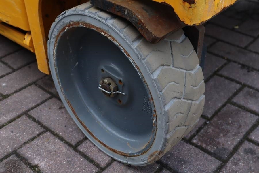 Saksilava Haulotte Compact 10 Electric, 10m Working Height, 450kg Cap: kuva Saksilava Haulotte Compact 10 Electric, 10m Working Height, 450kg Cap