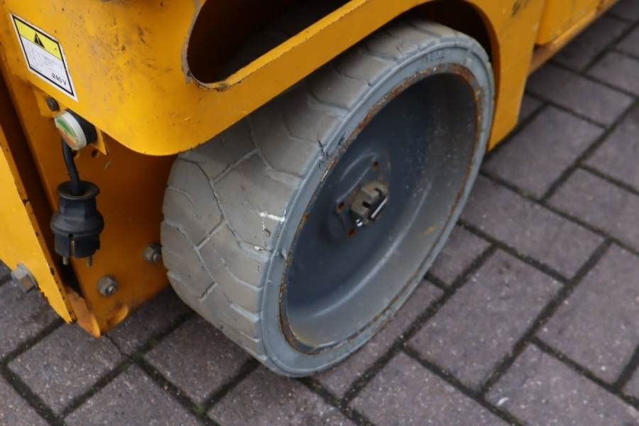 Saksilava Haulotte Compact 10 Electric, 10m Working Height, 450kg Cap: kuva Saksilava Haulotte Compact 10 Electric, 10m Working Height, 450kg Cap