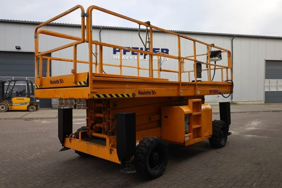 Haulotte H15SXL Diesel, 4x4 Drive, 15m Working Height, 500k  - Saksilava: kuva Haulotte H15SXL Diesel, 4x4 Drive, 15m Working Height, 500k  - Saksilava Haulotte H15SXL Diesel, 4x4 Drive, 15m Working Height, 500k  - Saksilava: kuva Haulotte H15SXL Diesel, 4x4 Drive, 15m Working Height, 500k  - Saksilava