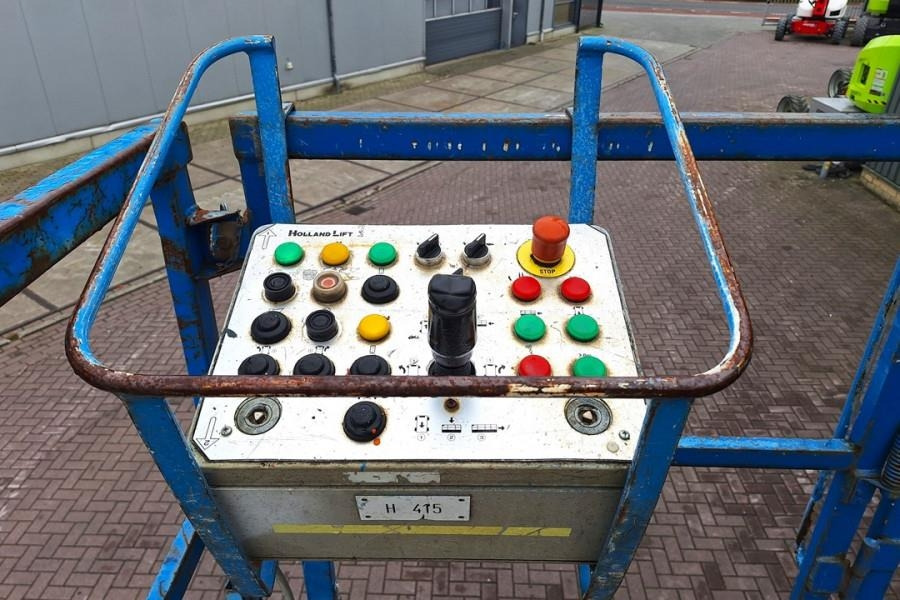 Holland Lift Megastar G-300DL30/S Diesel, 4x4x4 Drive, 33.5m Wo - Saksilava: kuva Holland Lift Megastar G-300DL30/S Diesel, 4x4x4 Drive, 33.5m Wo - Saksilava Holland Lift Megastar G-300DL30/S Diesel, 4x4x4 Drive, 33.5m Wo - Saksilava: kuva Holland Lift Megastar G-300DL30/S Diesel, 4x4x4 Drive, 33.5m Wo - Saksilava