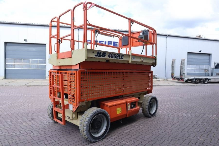 JLG M4069 Hybrid, 14.2m Working Height, 360kg Capacity - Saksilava: kuva JLG M4069 Hybrid, 14.2m Working Height, 360kg Capacity - Saksilava JLG M4069 Hybrid, 14.2m Working Height, 360kg Capacity - Saksilava: kuva JLG M4069 Hybrid, 14.2m Working Height, 360kg Capacity - Saksilava