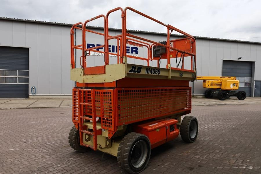JLG M4069 Hybrid, 14.2m Working Height, 360kg Capacity - Saksilava: kuva JLG M4069 Hybrid, 14.2m Working Height, 360kg Capacity - Saksilava JLG M4069 Hybrid, 14.2m Working Height, 360kg Capacity - Saksilava: kuva JLG M4069 Hybrid, 14.2m Working Height, 360kg Capacity - Saksilava
