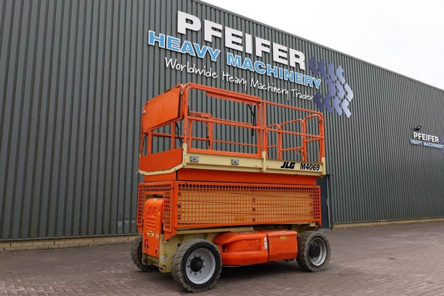 JLG M4069 Hybrid, 14.2m Working Height, 360kg Capacity - Saksilava: kuva JLG M4069 Hybrid, 14.2m Working Height, 360kg Capacity - Saksilava JLG M4069 Hybrid, 14.2m Working Height, 360kg Capacity - Saksilava: kuva JLG M4069 Hybrid, 14.2m Working Height, 360kg Capacity - Saksilava