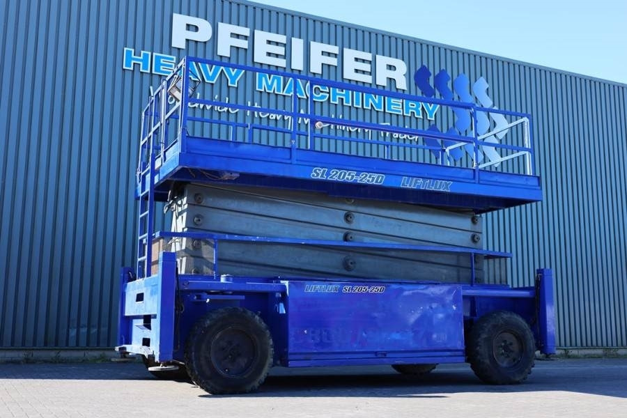 Liftlux SL205-25D Diesel, 4x4 Drive, Hydraulic Deck Extens - Saksilava: kuva Liftlux SL205-25D Diesel, 4x4 Drive, Hydraulic Deck Extens - Saksilava Liftlux SL205-25D Diesel, 4x4 Drive, Hydraulic Deck Extens - Saksilava: kuva Liftlux SL205-25D Diesel, 4x4 Drive, Hydraulic Deck Extens - Saksilava
