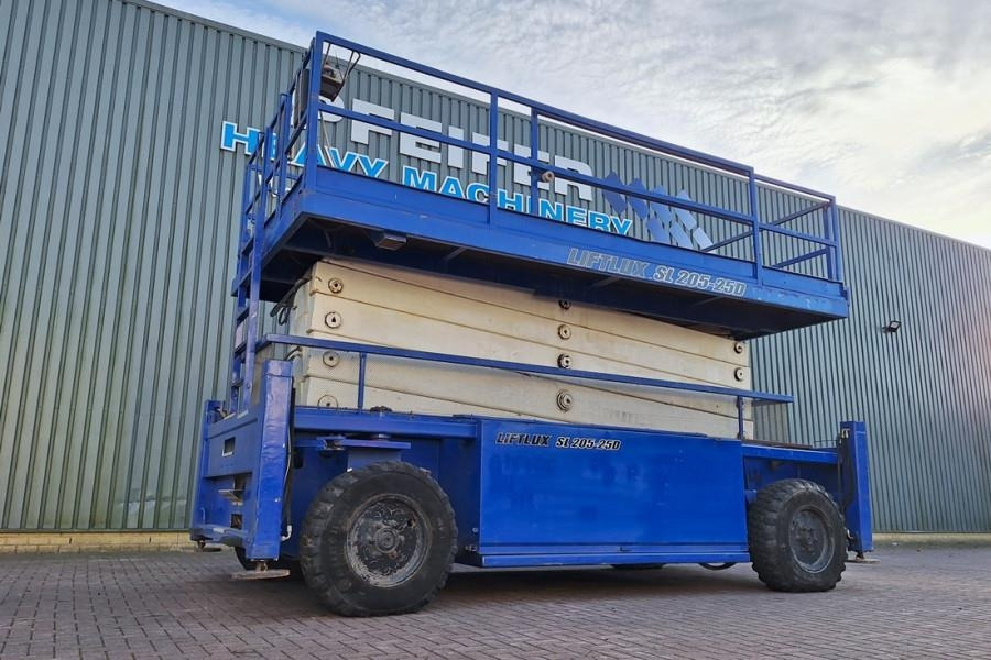 Liftlux SL205-25D4WDS/P Diesel, 4x4 Drive, Hydraulic Deck - Puomilava: kuva Liftlux SL205-25D4WDS/P Diesel, 4x4 Drive, Hydraulic Deck - Puomilava Liftlux SL205-25D4WDS/P Diesel, 4x4 Drive, Hydraulic Deck - Puomilava: kuva Liftlux SL205-25D4WDS/P Diesel, 4x4 Drive, Hydraulic Deck - Puomilava