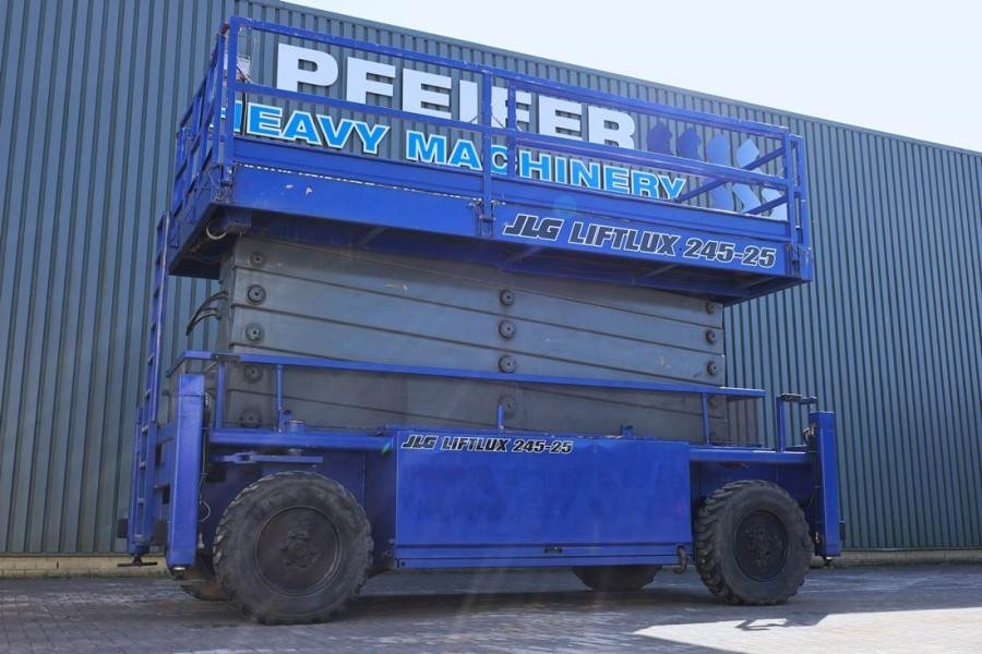 Liftlux SL245-25D 4WD Diesel, 4x4 Drive, 26.5m Working Hei - Saksilava: kuva Liftlux SL245-25D 4WD Diesel, 4x4 Drive, 26.5m Working Hei - Saksilava Liftlux SL245-25D 4WD Diesel, 4x4 Drive, 26.5m Working Hei - Saksilava: kuva Liftlux SL245-25D 4WD Diesel, 4x4 Drive, 26.5m Working Hei - Saksilava