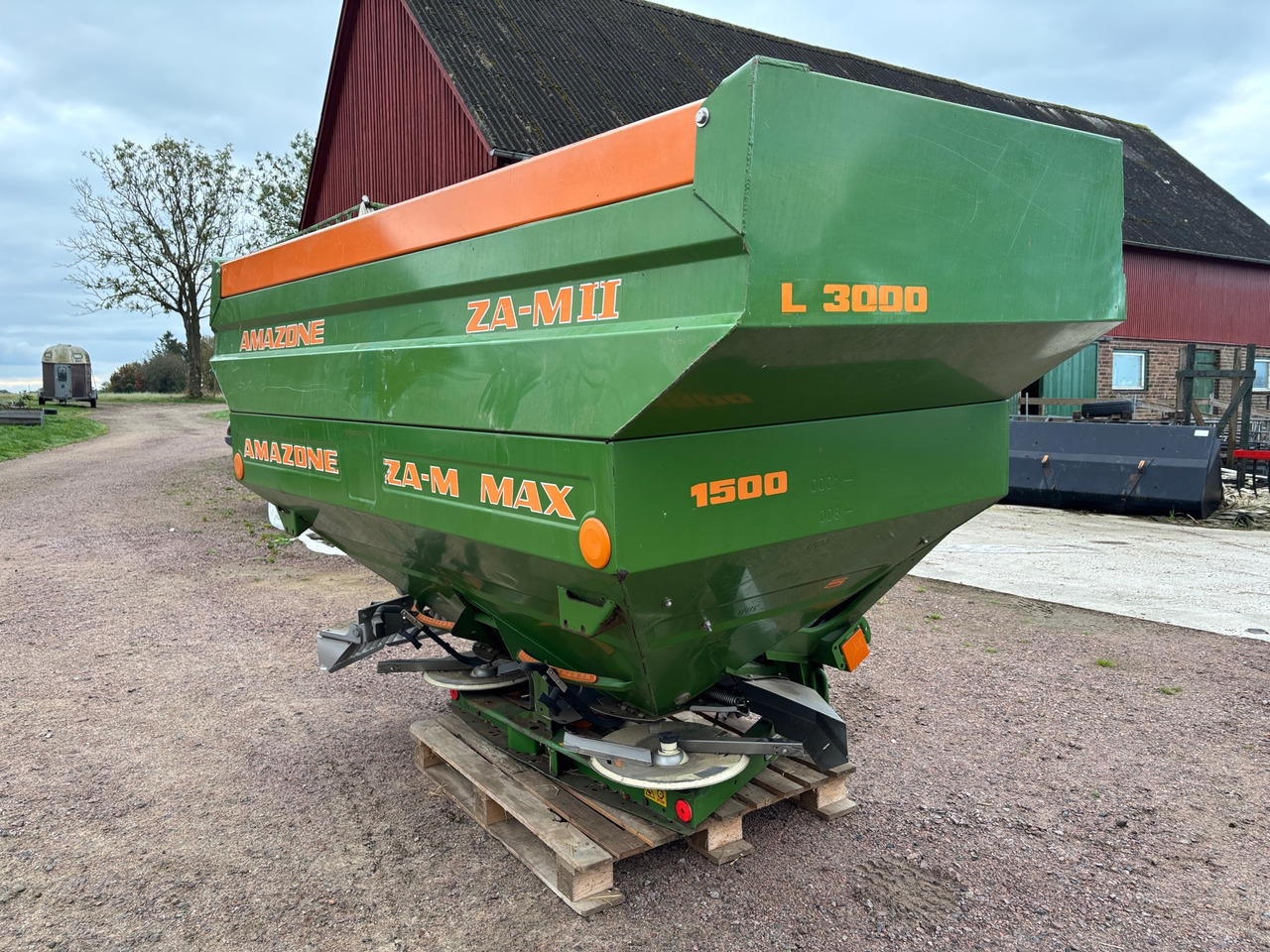 Amazone ZA-M Max - Lannoitteenlevitin: kuva Amazone ZA-M Max - Lannoitteenlevitin Amazone ZA-M Max - Lannoitteenlevitin: kuva Amazone ZA-M Max - Lannoitteenlevitin