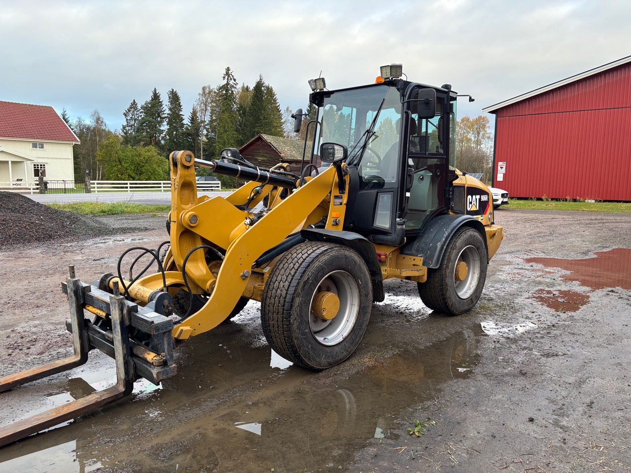CAT 906H2 - Pyöräkuormaaja: kuva CAT 906H2 - Pyöräkuormaaja CAT 906H2 - Pyöräkuormaaja: kuva CAT 906H2 - Pyöräkuormaaja